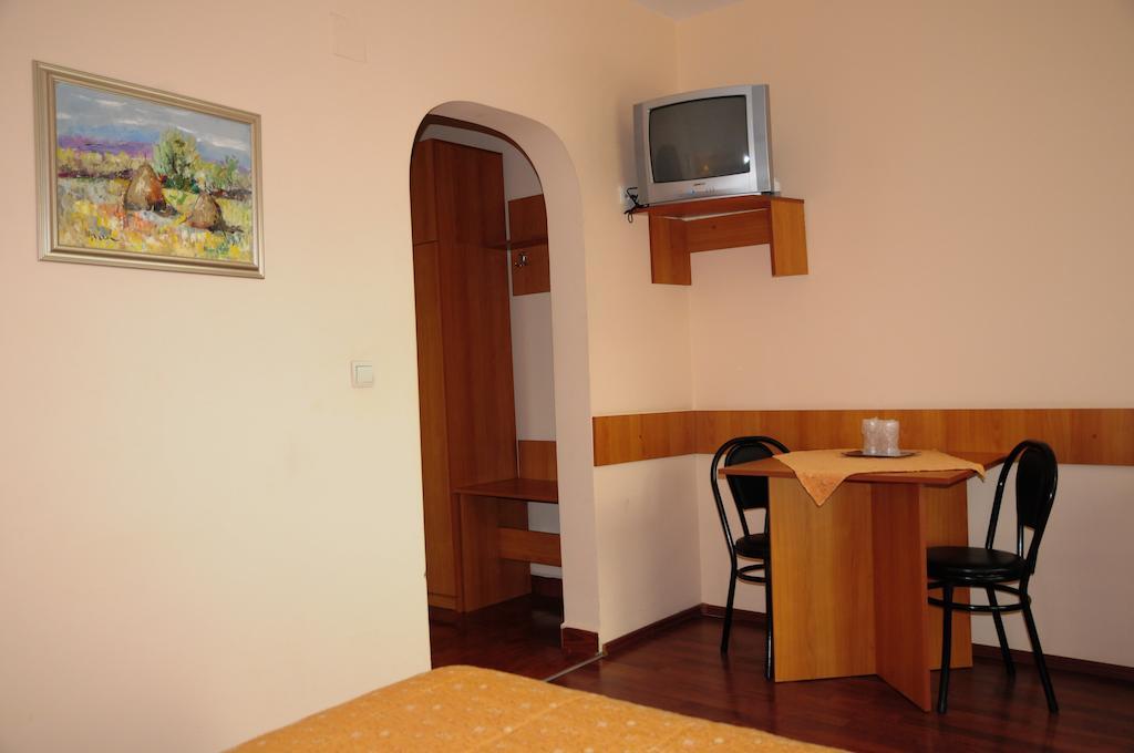 Pensiunea Bachus Piatra Neamţ Exterior foto