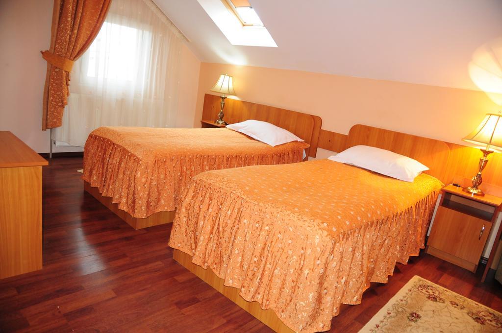 Pensiunea Bachus Piatra Neamţ Exterior foto