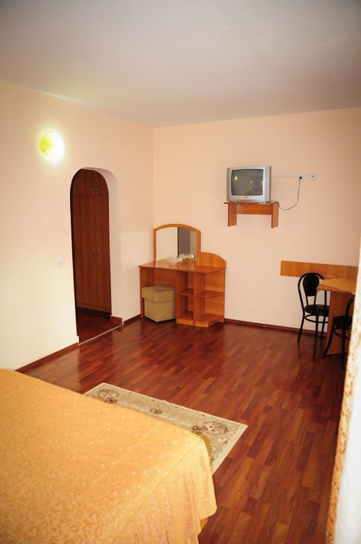 Pensiunea Bachus Piatra Neamţ Exterior foto