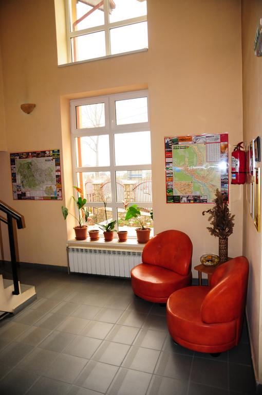 Pensiunea Bachus Piatra Neamţ Exterior foto